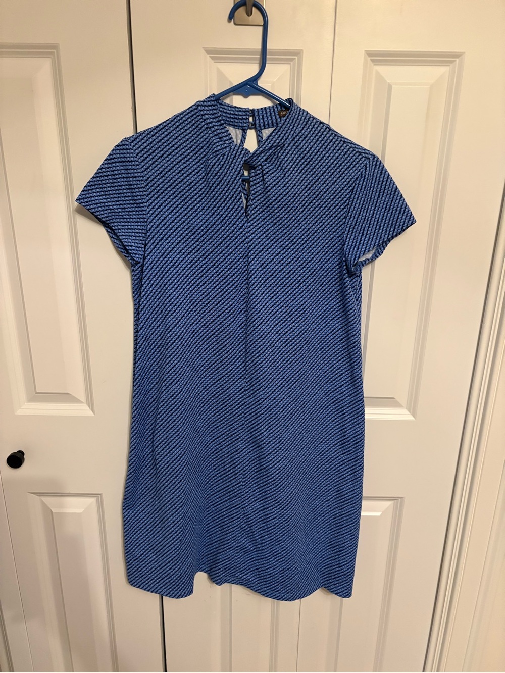 J Mclaughlin Blue Short Sleeve Mini Dress with Keyhole Neck